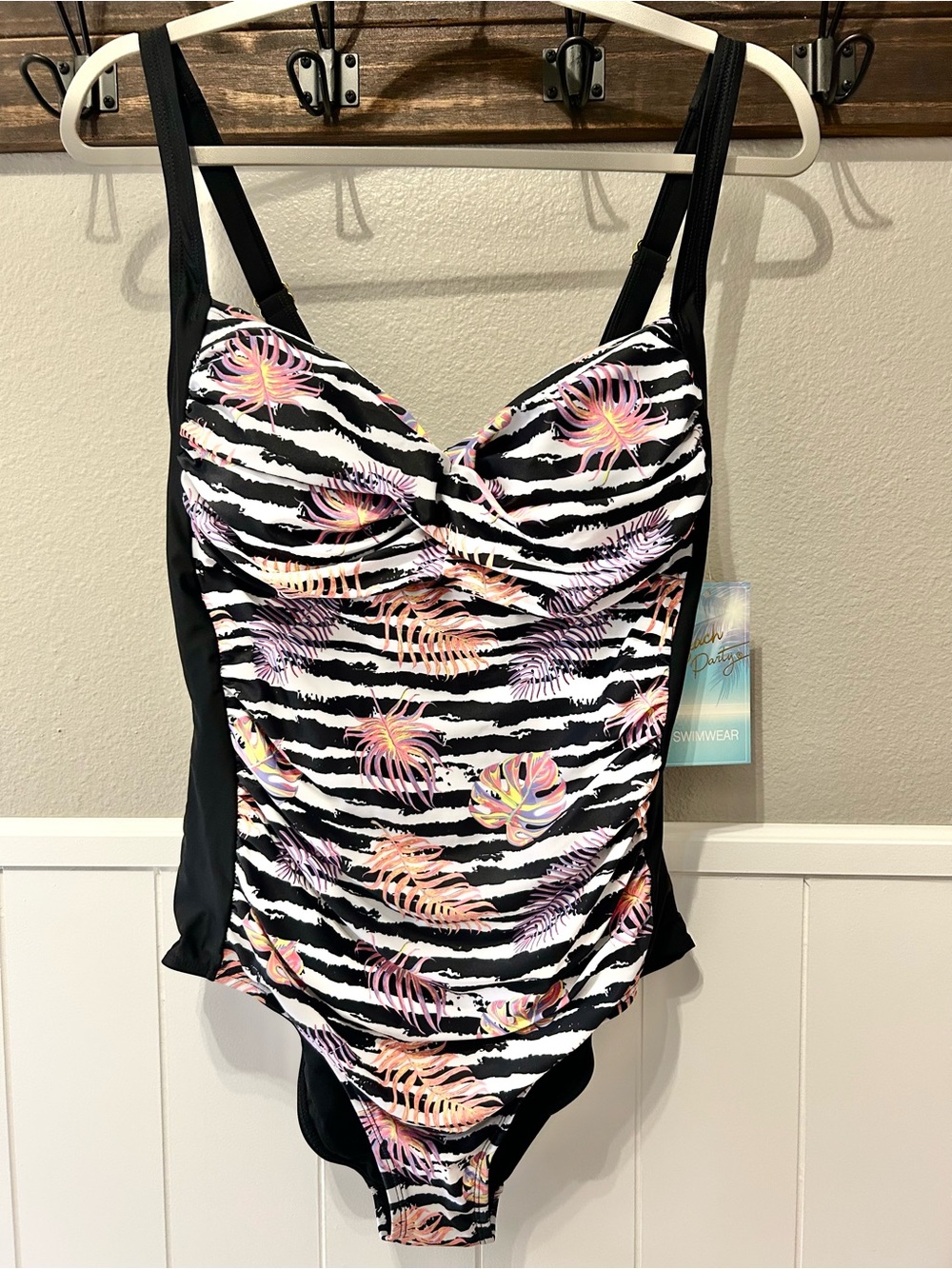New Beach Party Flattering One Piece Black White Tropical Ruched Tummy Control